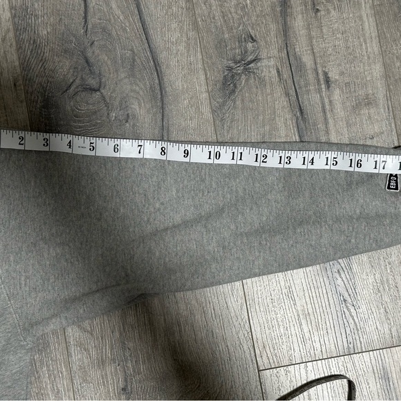 Ebbets Field Flannels Gray Crewneck Sweater with Iconic Design - Picture 11 of 11